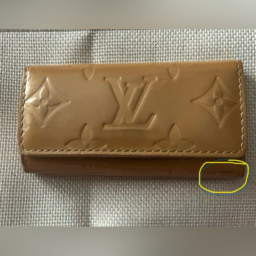 Louis Vuitton Monogram Vernis Multicles 4 ring key holder in beige / gold. - Picture 15 of 15